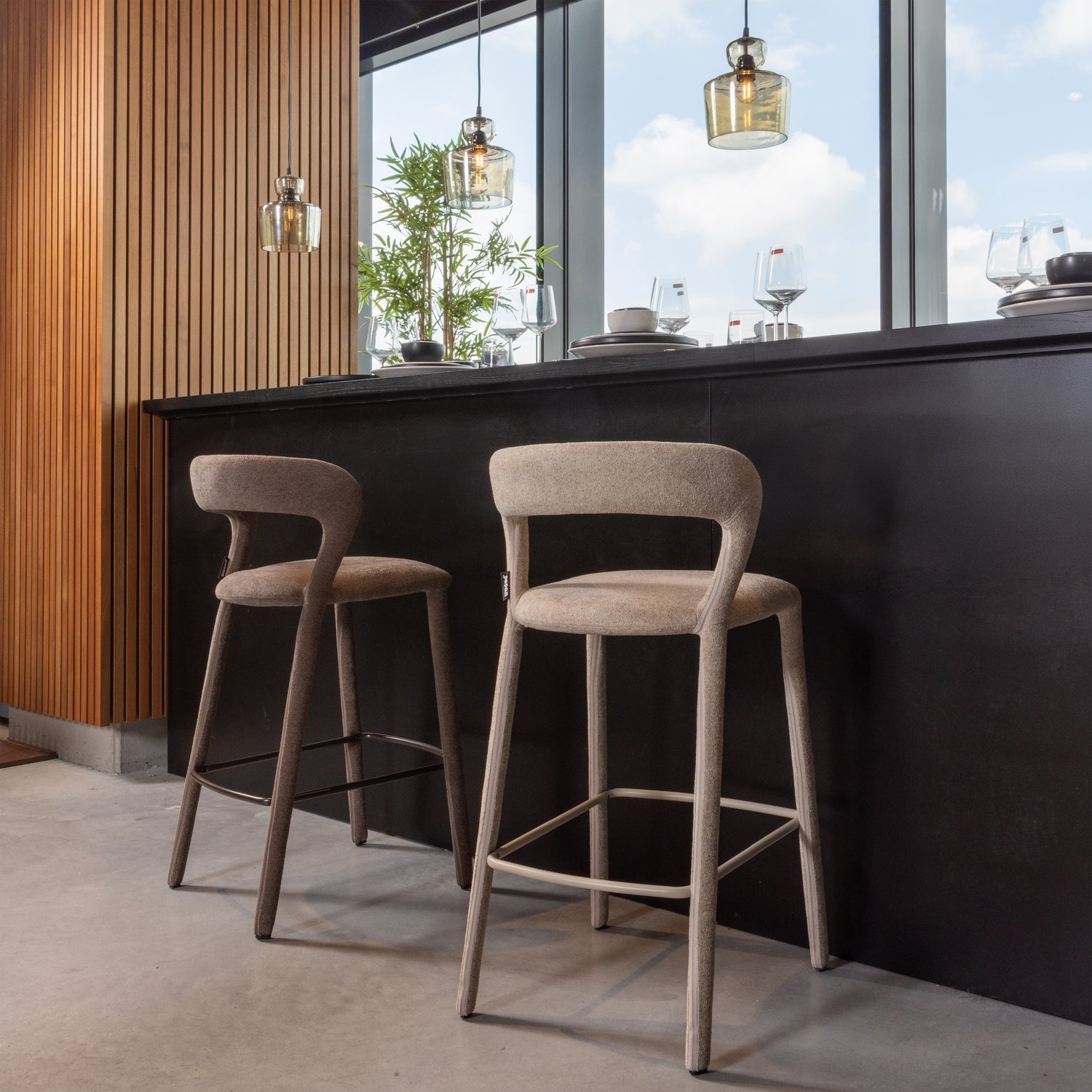 Noble bar stool Sand/ Taupe